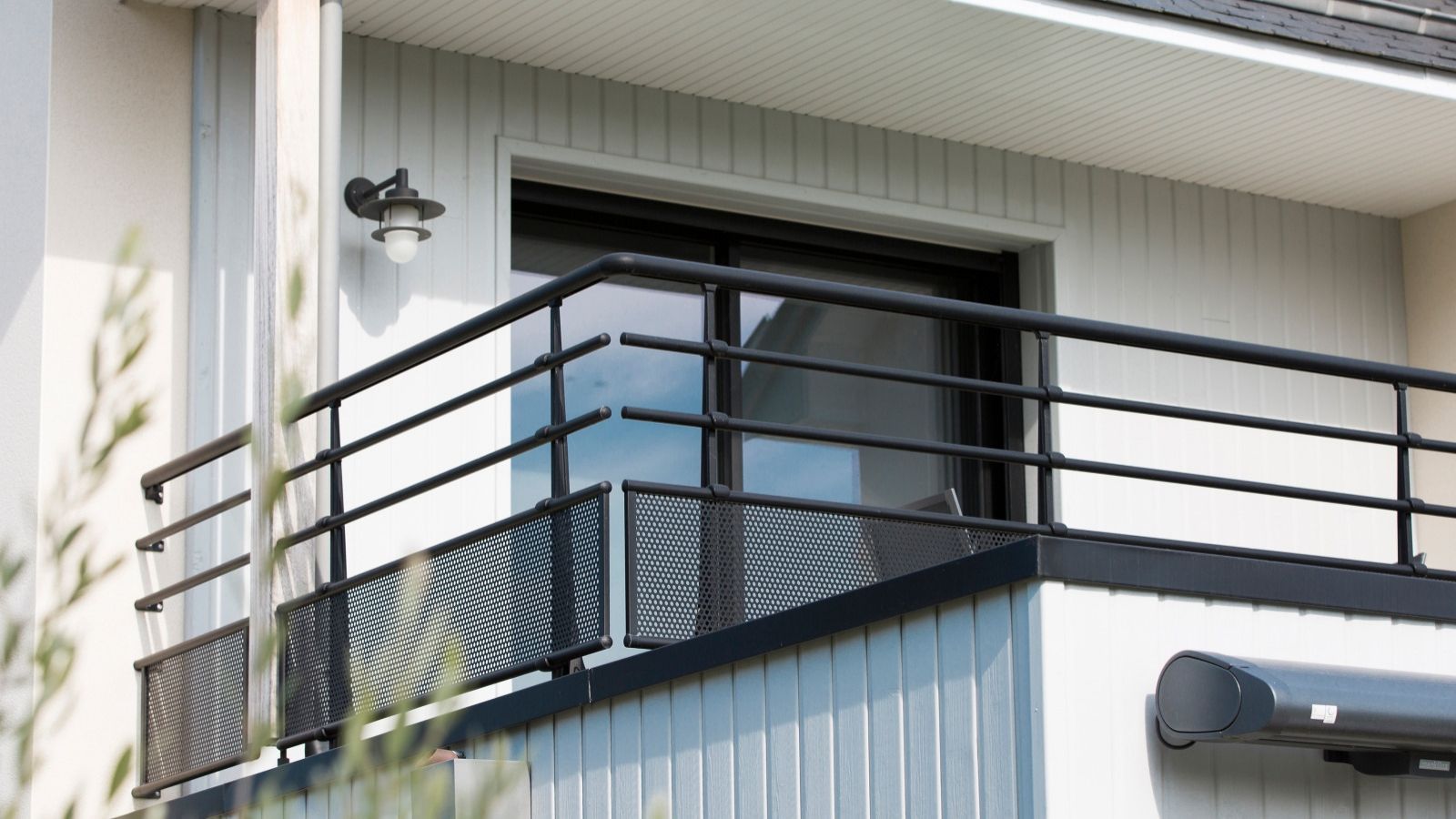You are currently viewing Comment choisir le garde-corps parfait pour votre maison : Conseils et astuces de sélection.