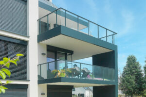 Lire la suite à propos de l’article Les différents matériaux de garde-corps et leurs avantages : Quel est le mieux adapté à votre projet ?